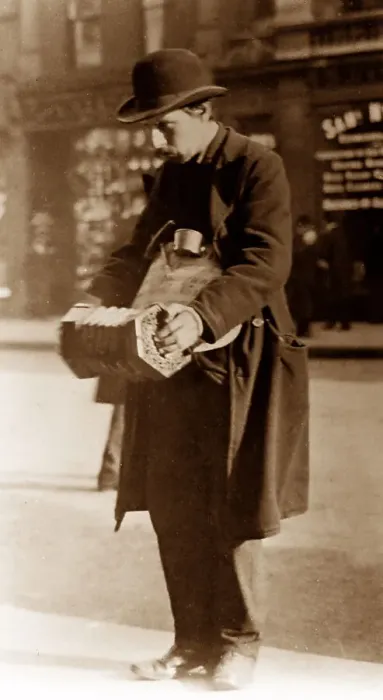 Framed Print : London street musician Framed Print : London street musician
