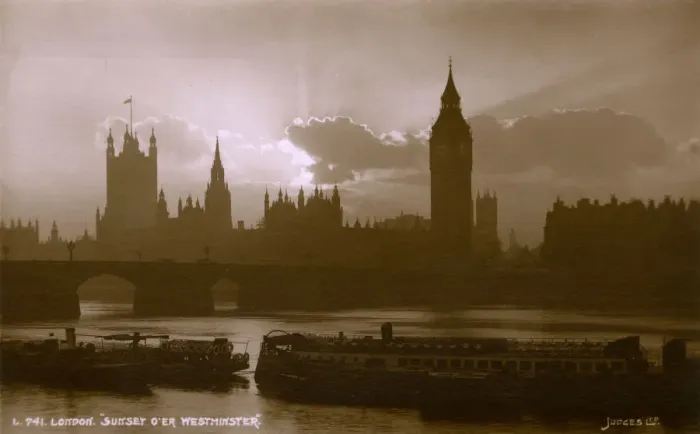 Framed Print : London - Sunset over the Palace of Westminster Framed Print : London - Sunset over the Palace of Westminster