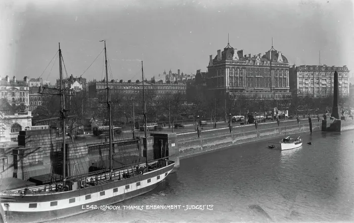 Framed Print : London Thames Embankment Framed Print : London Thames Embankment