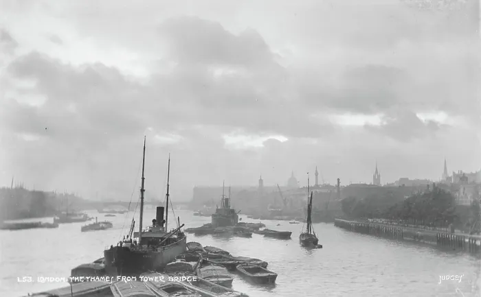 Framed Print : London The Thames from Tower Bridge Framed Print : London The Thames from Tower Bridge
