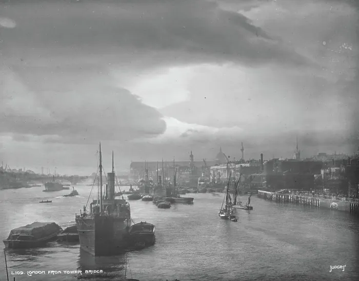 Framed Print : London from Tower Bridge Framed Print : London from Tower Bridge