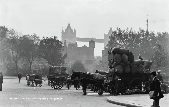 Framed Print : London on Tower Hill Framed Print : London on Tower Hill