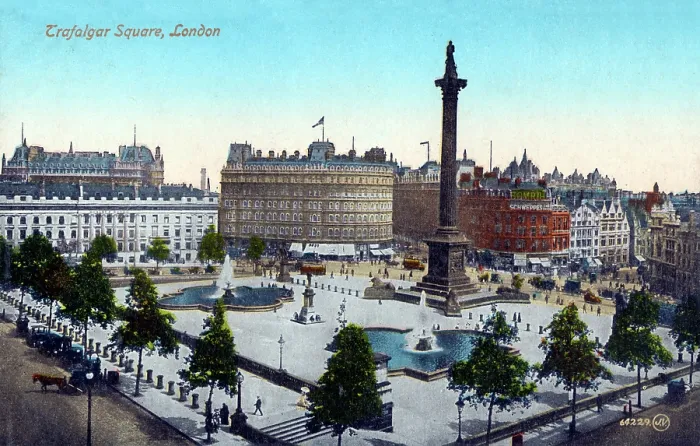 Framed Print : London - Trafalgar Square with Nelson's Column and Fountains Date: circa 1904 Framed Print : London - Trafalgar Square with Nelson's Column and Fountains Date: circa 1904