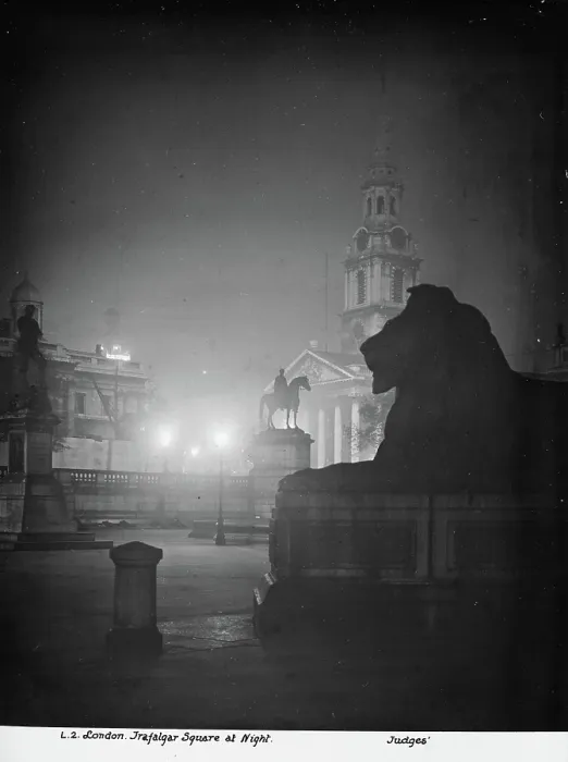 Framed Print : London, Trafalgar Square at Night Framed Print : London, Trafalgar Square at Night