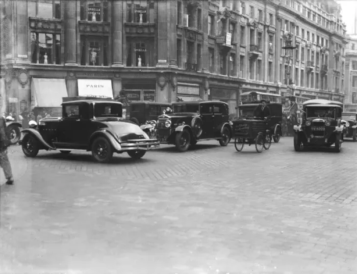 Framed Print : London Traffic 1930S Framed Print : London Traffic 1930S