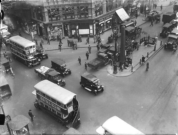 London Traffic 1930S