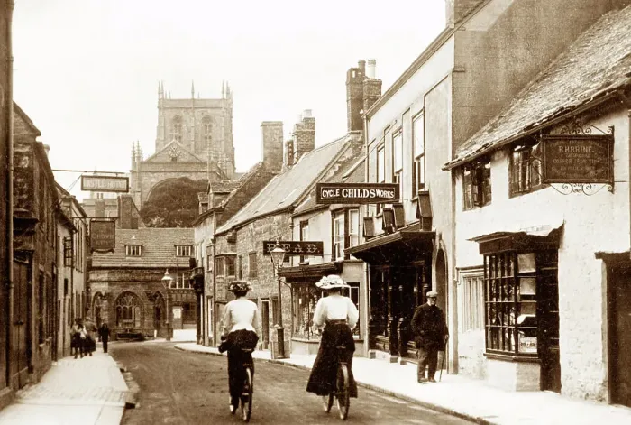 Framed Print : Long Street, Sherborne early 1900's Framed Print : Long Street, Sherborne early 1900's