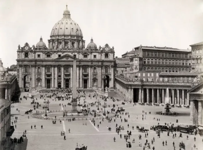 Framed Print : Looking towards St Peters Basilica, the Vatican, Rome, Ital Framed Print : Looking towards St Peters Basilica, the Vatican, Rome, Ital