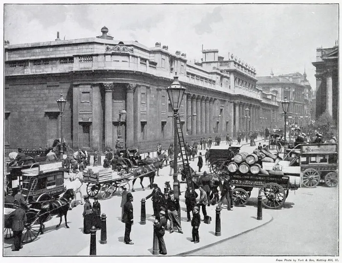 Framed Print : Looking down Threadneedle Street at the Bank of England. Date: 1901