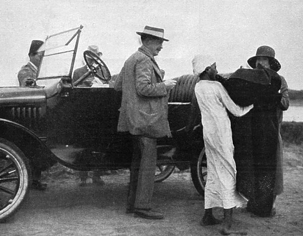 Lord Carnarvon preparing to reach the Valley of the Tombs of