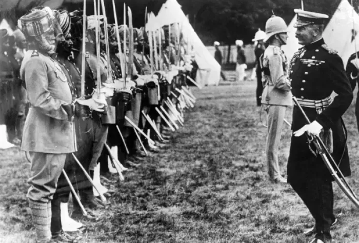 Framed Print : Lord Kitchener reviewing Indian troops, WW1 Framed Print : Lord Kitchener reviewing Indian troops, WW1