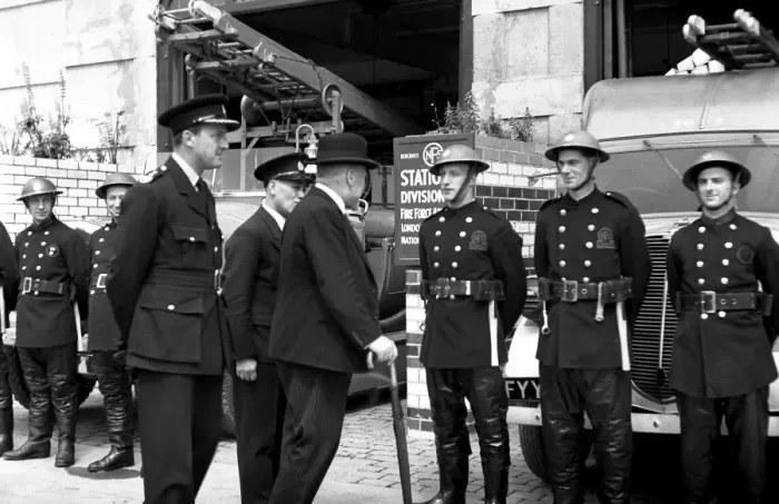 Framed Print : Lord Mayor of London visiting NFS City fire station, WW2 Framed Print : Lord Mayor of London visiting NFS City fire station, WW2