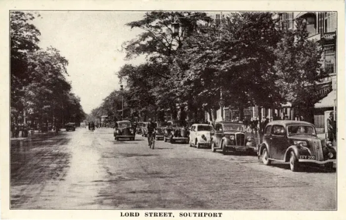 Framed Print : Lord Street, Southport, England Framed Print : Lord Street, Southport, England