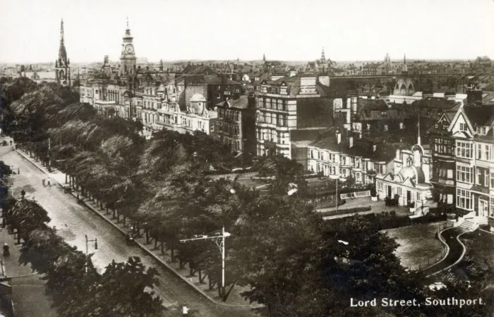 Framed Print : Lord Street, Southport, Merseyside. Date: circa 1910s Framed Print : Lord Street, Southport, Merseyside. Date: circa 1910s