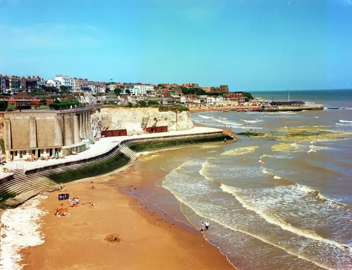 Framed Print : Louisa Bay, Broadstairs Framed Print : Louisa Bay, Broadstairs