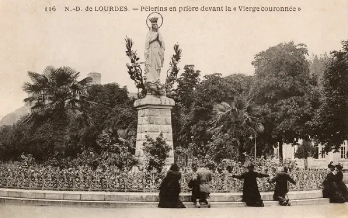 Framed Print : Lourdes, France - Praying before the Virgin Crowned statue Framed Print : Lourdes, France - Praying before the Virgin Crowned statue