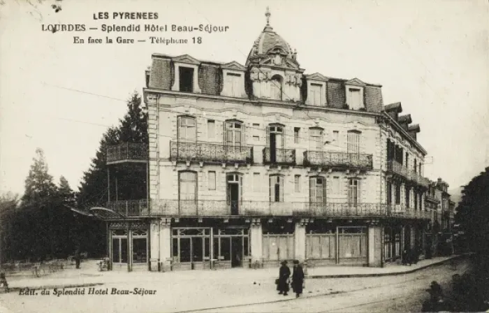 Framed Print : Lourdes - Splendid Hotel Beau-Sejour Framed Print : Lourdes - Splendid Hotel Beau-Sejour