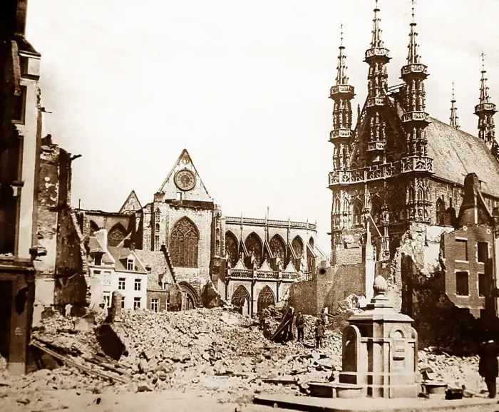 Framed Print : Louvain Cathedral in ruins, WW1 Framed Print : Louvain Cathedral in ruins, WW1
