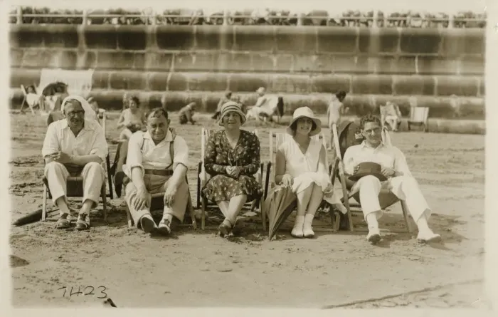 Framed Print : A lovely group photo of five friends (or relatives) sitting on deckchairs on the beach