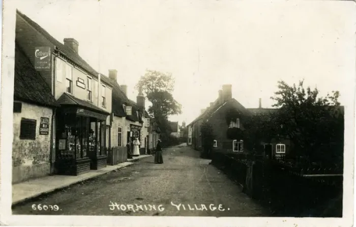 Framed Print : Lower Street, Horning, England Framed Print : Lower Street, Horning, England