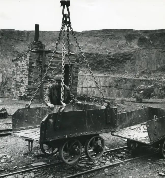 Framed Print : Lowering a tram, Penyrorsedd Slate Quarry, North Wales Framed Print : Lowering a tram, Penyrorsedd Slate Quarry, North Wales