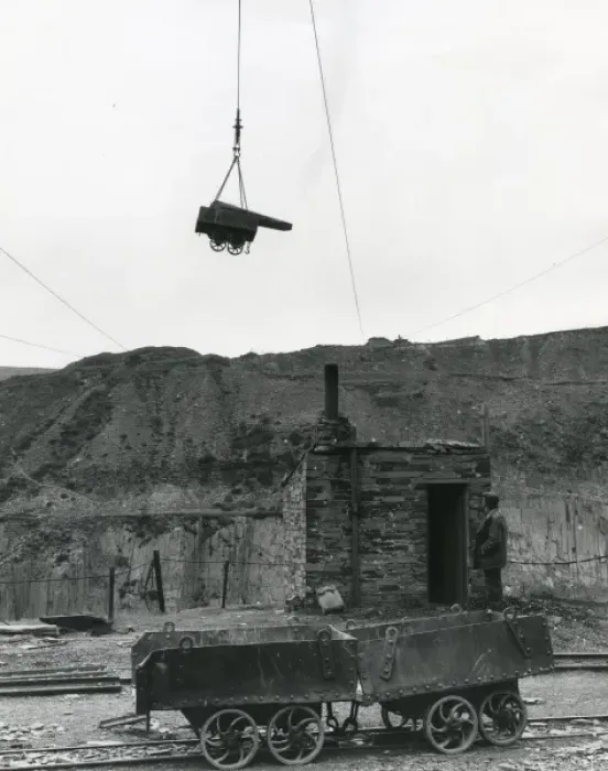 Framed Print : Lowering a tram, Penyrorsedd Slate Quarry, North Wales Framed Print : Lowering a tram, Penyrorsedd Slate Quarry, North Wales