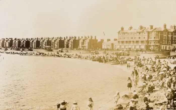 Framed Print : Lowestoft / Beach 1906 Framed Print : Lowestoft / Beach 1906