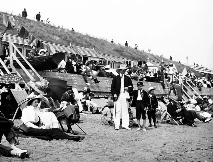 Framed Print : Lowestoft beach, early 1900s Framed Print : Lowestoft beach, early 1900s