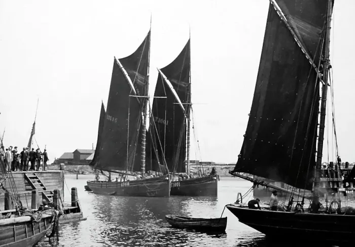 Framed Print : Lowestoft Harbour, Victorian period Framed Print : Lowestoft Harbour, Victorian period