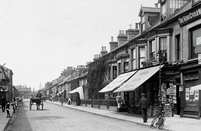 Framed Print : Lowestoft Tonning Street early 1900s Framed Print : Lowestoft Tonning Street early 1900s