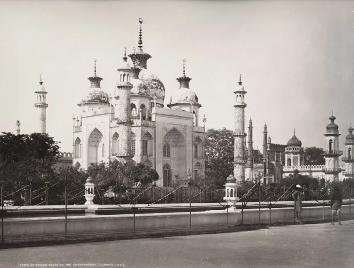 Framed Print : Lucknow - Tomb of Zenab Aliya, Lucknow, India Framed Print : Lucknow - Tomb of Zenab Aliya, Lucknow, India