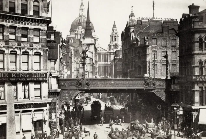 Framed Print : Ludgate Circus and St Pauls Cathedral, London Framed Print : Ludgate Circus and St Pauls Cathedral, London