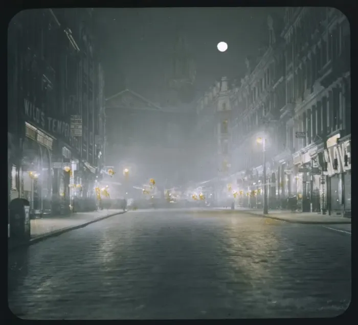 Framed Print : LUDGATE HILL / LANTERN Framed Print : LUDGATE HILL / LANTERN