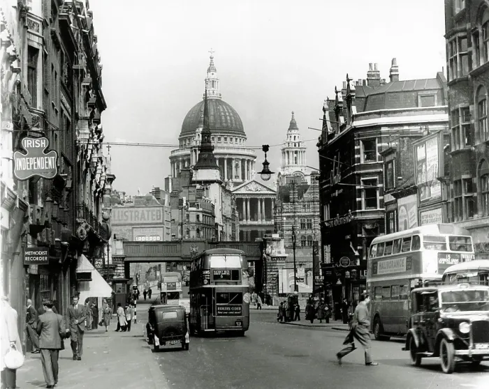 Framed Print : Ludgate Hill - view toward St. Paul's Cathedral, London Framed Print : Ludgate Hill - view toward St. Paul's Cathedral, London