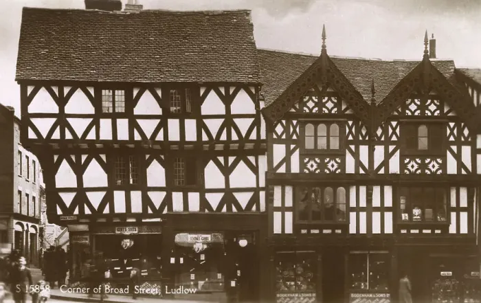 Framed Print : Ludlow, Shropshire - Corner of Broad Street