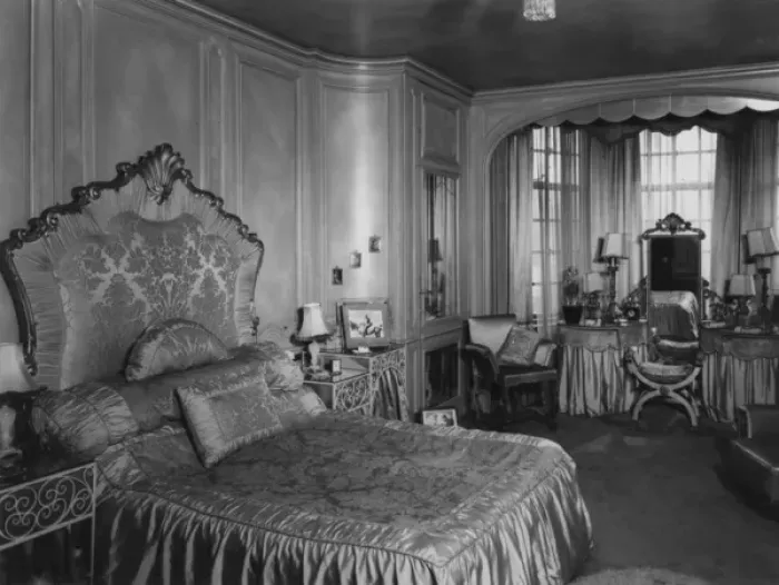 Framed Print : Luxurious Bedroom Framed Print : Luxurious Bedroom
