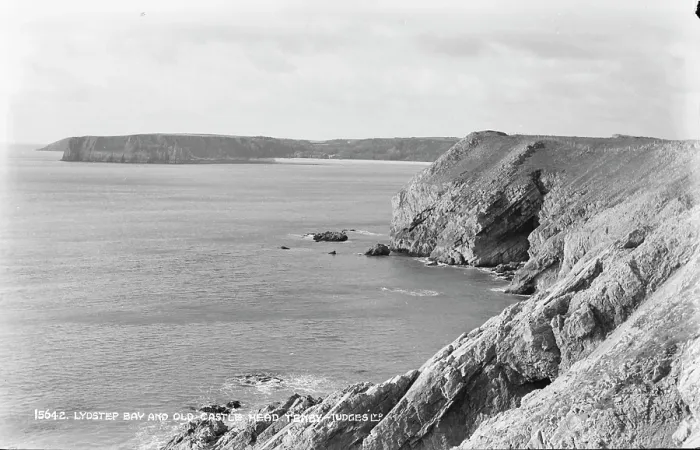 Framed Print : Lydstep Bay and Old Castle Head