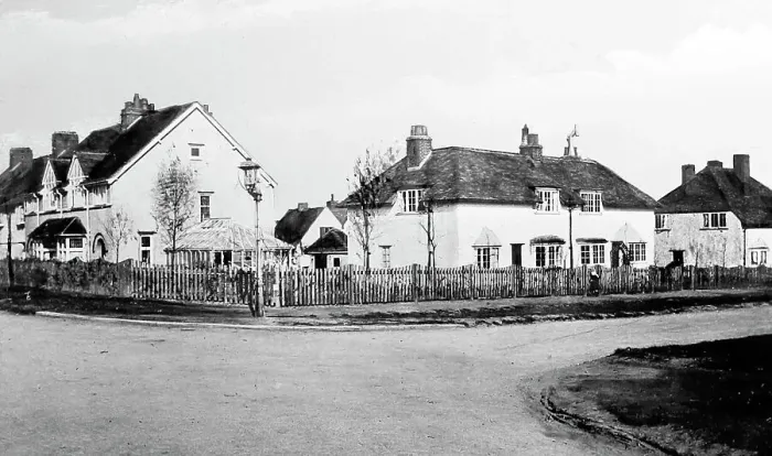 Framed Print : Lytton Avenue, Letchworth Garden City, early 1900s Framed Print : Lytton Avenue, Letchworth Garden City, early 1900s