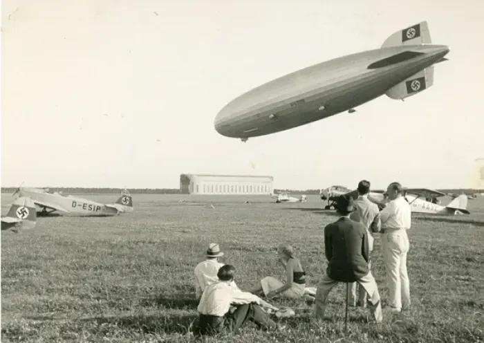 Framed Print : The LZ129 Hindenburg landing at Franfurt airship port Framed Print : The LZ129 Hindenburg landing at Franfurt airship port