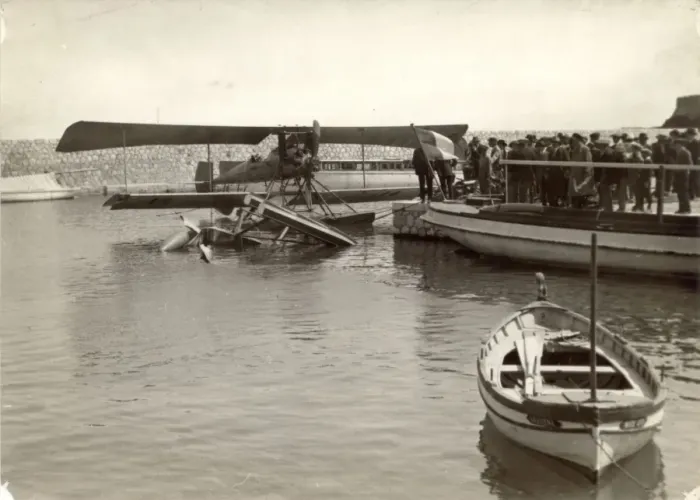 Framed Print : M Bregis Breguet H1-U2 seaplane sheltering at Beaulieu Framed Print : M Bregis Breguet H1-U2 seaplane sheltering at Beaulieu