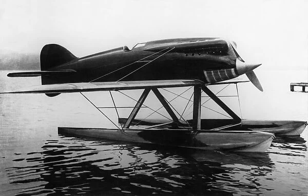 Macchi M. 39 Racing Floatplane Parked Floating on Water i?