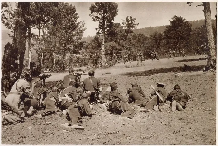 Framed Print : A machine-gun section of the Republican army (foreground) covering the advance of an infantry unit, during fighting in the Guadarrama Hills in the early stages of the Spanish Civil War. Date: 1936 Framed Print : A machine-gun section of the Republican army (foreground) covering the advance of an infantry unit, during fighting in the Guadarrama Hills in the early stages of the Spanish Civil War. Date: 1936