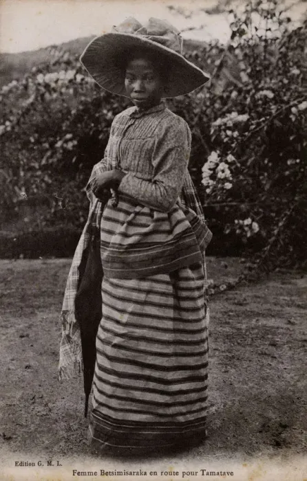 Framed Print : Madagascar - Tuamasina (Tamatave) - Betsimisaraka Woman Framed Print : Madagascar - Tuamasina (Tamatave) - Betsimisaraka Woman
