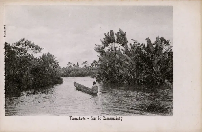 Framed Print : Madagascar - Tuamasina (Tamatave) - Canoe on the Ranomainty Framed Print : Madagascar - Tuamasina (Tamatave) - Canoe on the Ranomainty