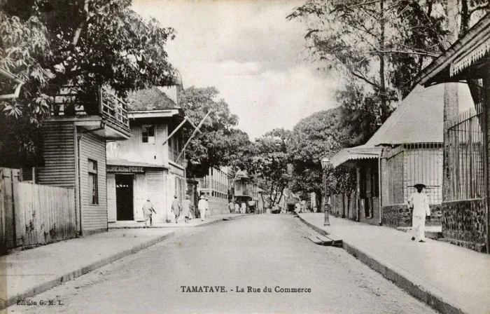 Framed Print : Madagascar - Tuamasina (Tamatave) - La Rue de la Commerce Framed Print : Madagascar - Tuamasina (Tamatave) - La Rue de la Commerce