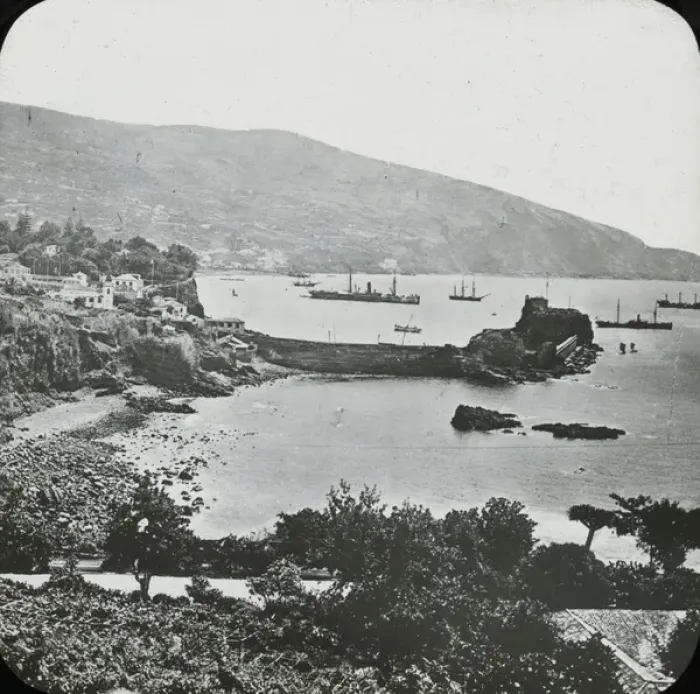 Framed Print : Madeira, Funchal, the bay from the town Framed Print : Madeira, Funchal, the bay from the town