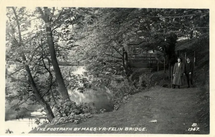 Framed Print : Maes-yr-Felin Bridge & Footpath, Pontyclun, Monmouthshire Framed Print : Maes-yr-Felin Bridge & Footpath, Pontyclun, Monmouthshire