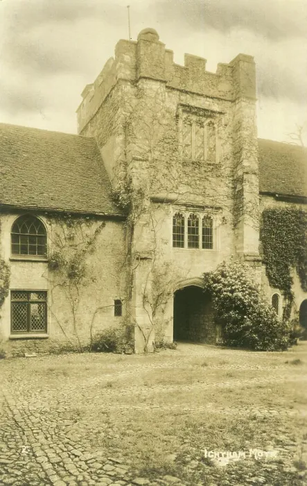 Framed Print : Main entrance from the courtyard, Ightham Mote, Kent Framed Print : Main entrance from the courtyard, Ightham Mote, Kent
