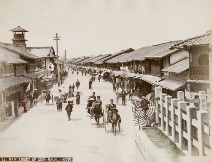 Framed Print : Main street, Gion-machi, Kyoto, Japan Framed Print : Main street, Gion-machi, Kyoto, Japan