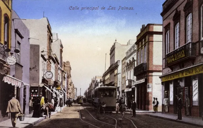 Framed Print : Main Street, Las Palmas, Gran Canaria, Canary Islands Framed Print : Main Street, Las Palmas, Gran Canaria, Canary Islands